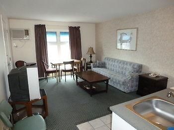 Airport Inn Lakeside Winfield Buitenkant foto